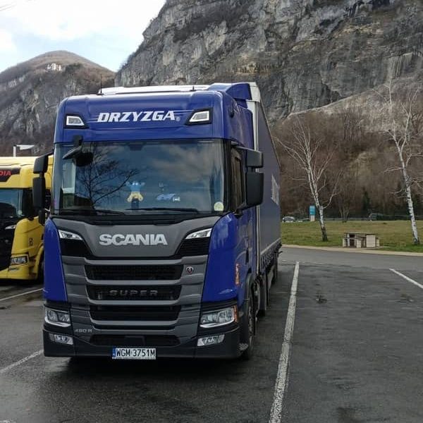 niebieska-scania-pauza