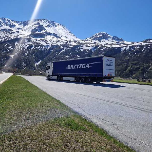z-naczepa-w-alpach